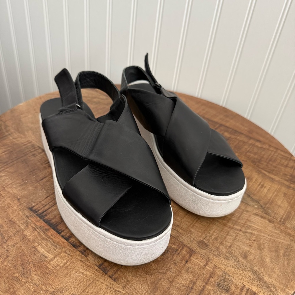VINCE Leather sandals